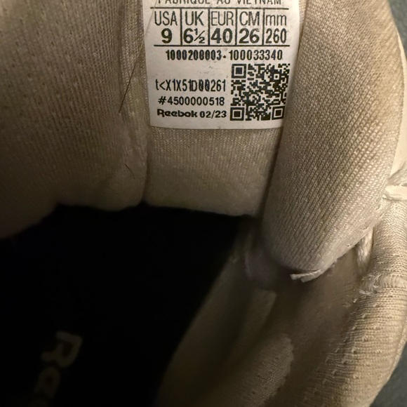 Reebok Beige and Black Lifters - Picture 3 of 4